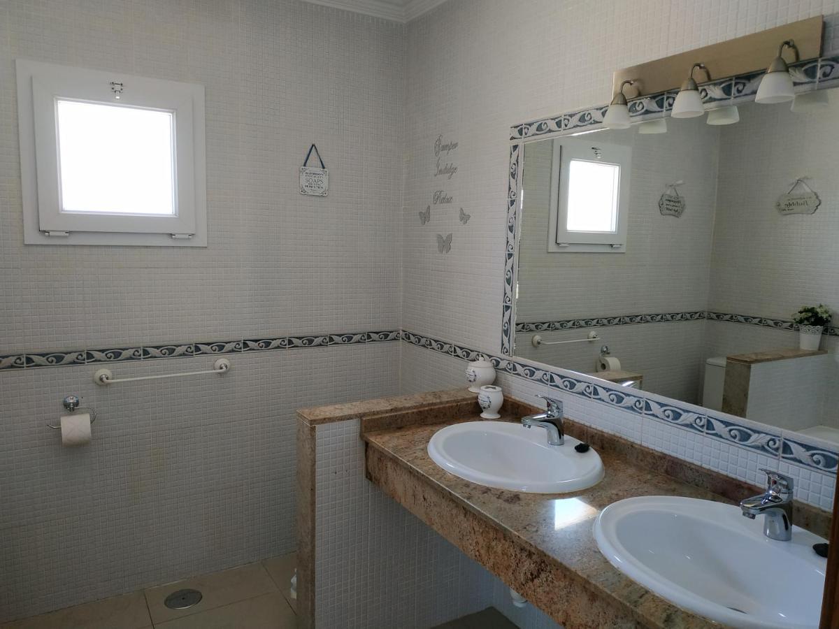 Villa Casa Del Sol: Spacious 3-Bedroom with Private Solar-Heated Pool Triquivijate Exterior photo