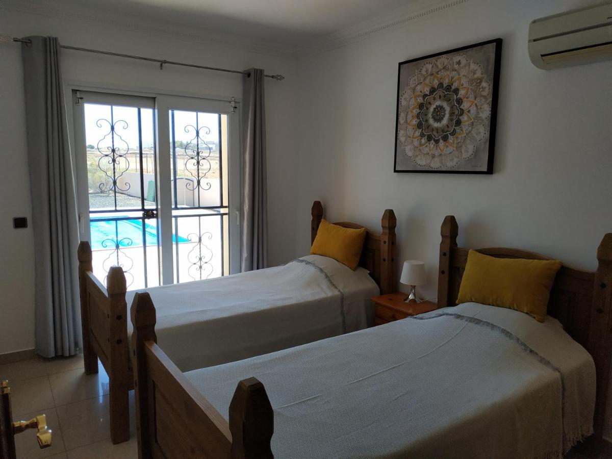 Villa Casa Del Sol: Spacious 3-Bedroom with Private Solar-Heated Pool Triquivijate Exterior photo