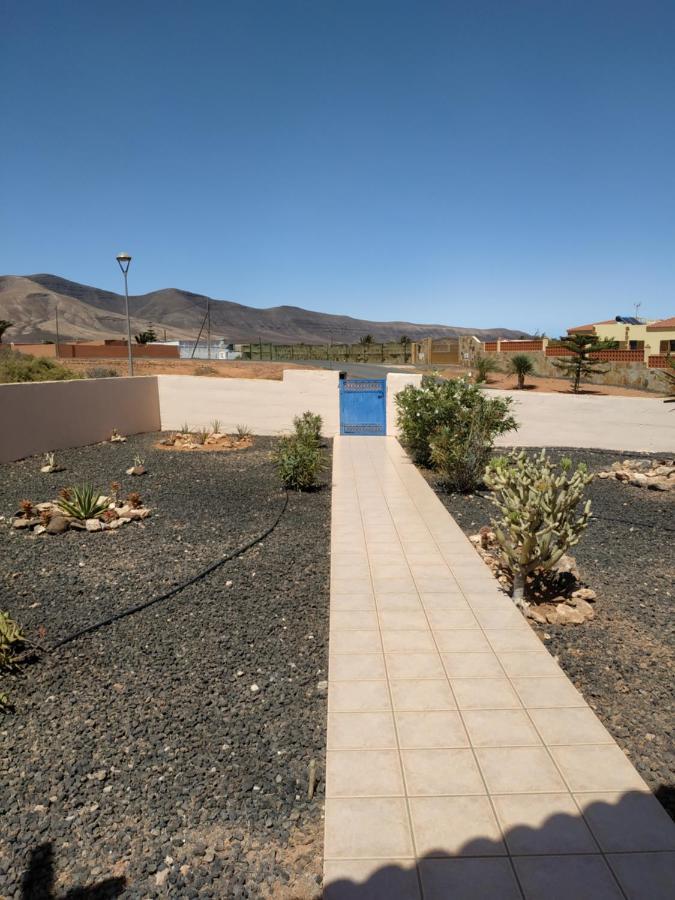 Villa Casa Del Sol: Spacious 3-Bedroom with Private Solar-Heated Pool Triquivijate Exterior photo