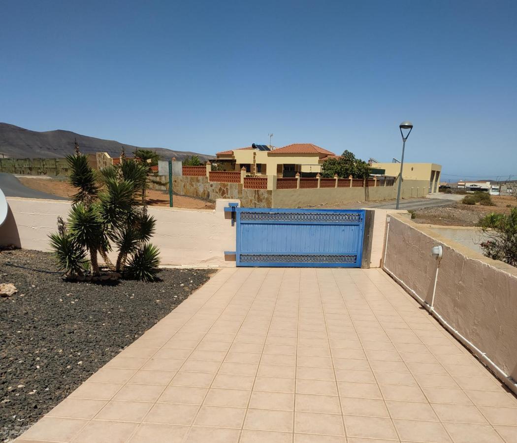 Villa Casa Del Sol: Spacious 3-Bedroom with Private Solar-Heated Pool Triquivijate Exterior photo