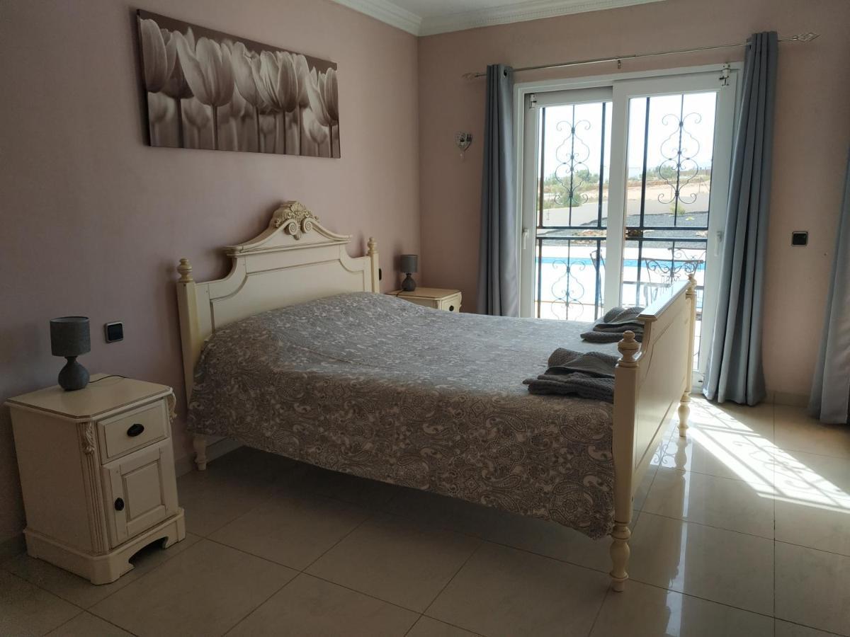 Villa Casa Del Sol: Spacious 3-Bedroom with Private Solar-Heated Pool Triquivijate Exterior photo