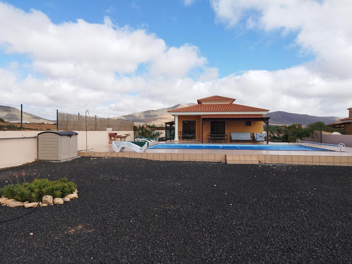 Villa Casa Del Sol: Spacious 3-Bedroom with Private Solar-Heated Pool Triquivijate Exterior photo