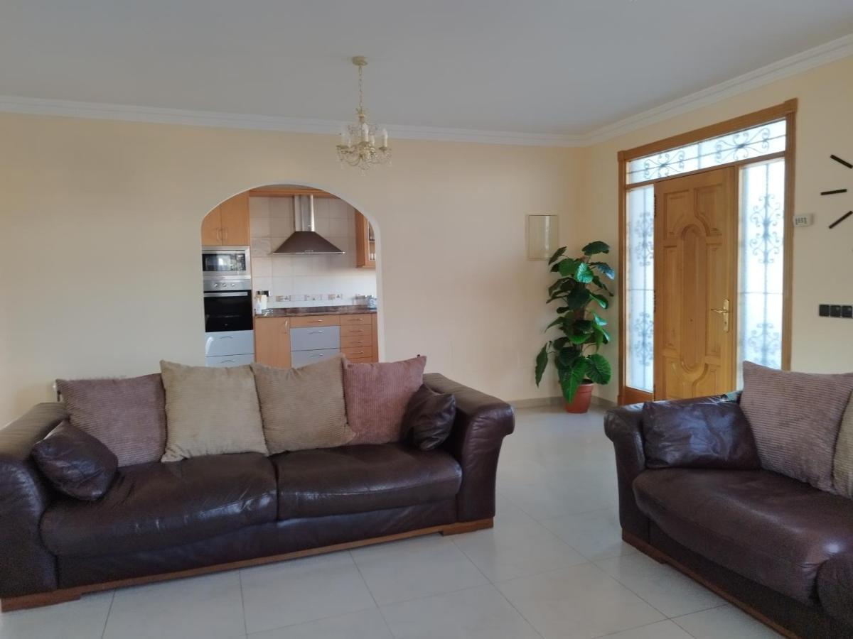 Villa Casa Del Sol: Spacious 3-Bedroom with Private Solar-Heated Pool Triquivijate Exterior photo