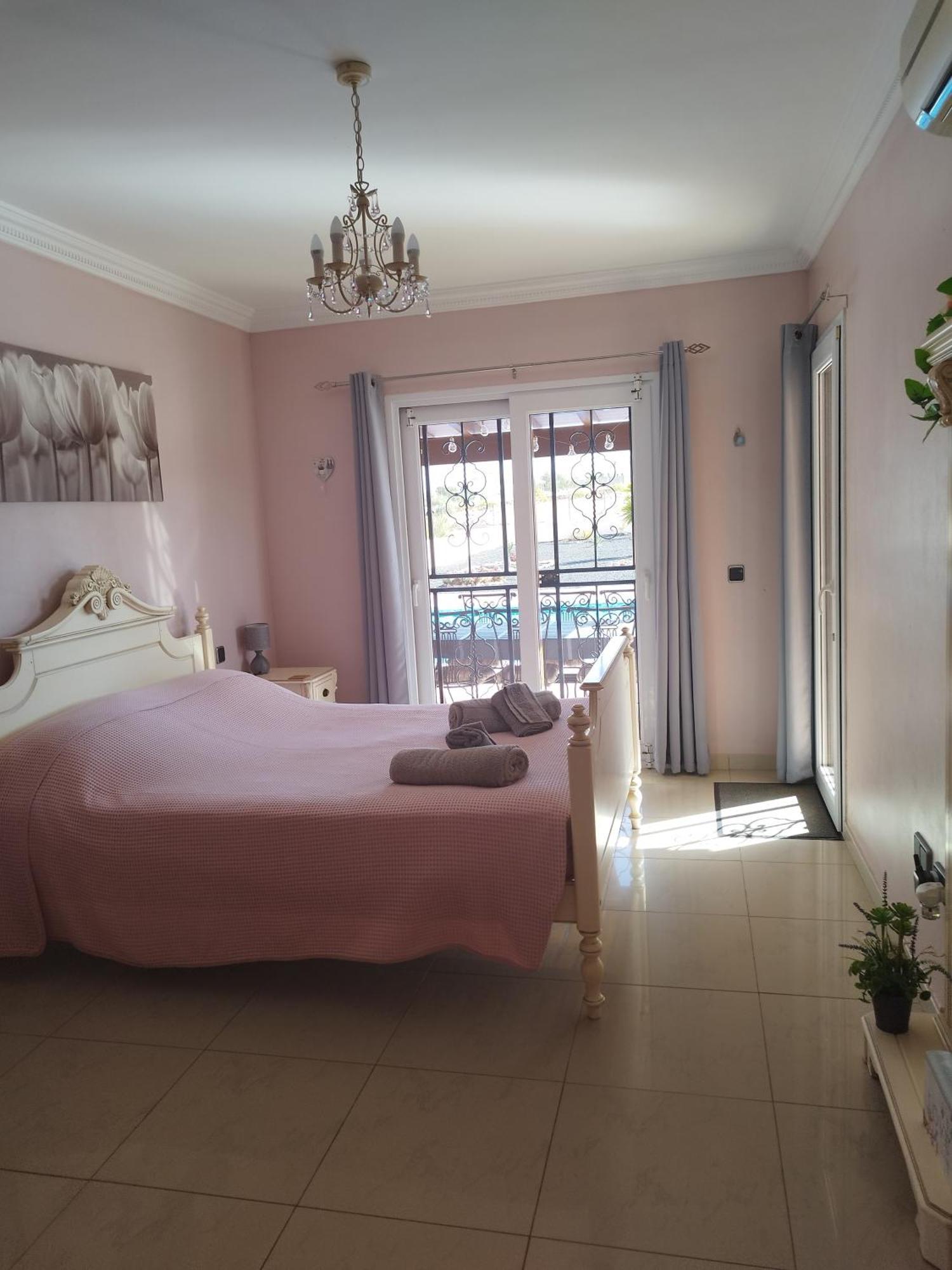 Villa Casa Del Sol: Spacious 3-Bedroom with Private Solar-Heated Pool Triquivijate Exterior photo