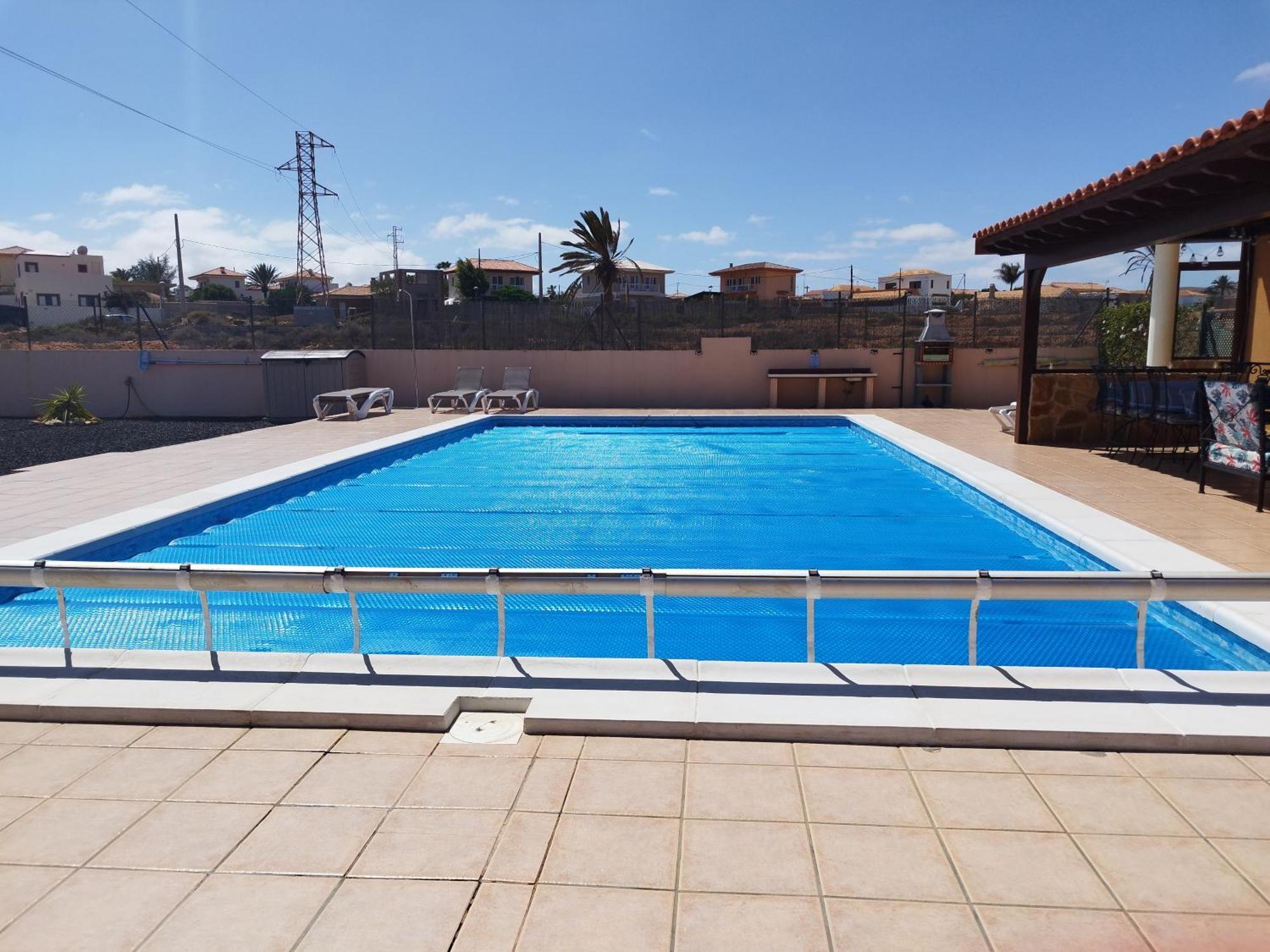 Villa Casa Del Sol: Spacious 3-Bedroom with Private Solar-Heated Pool Triquivijate Exterior photo