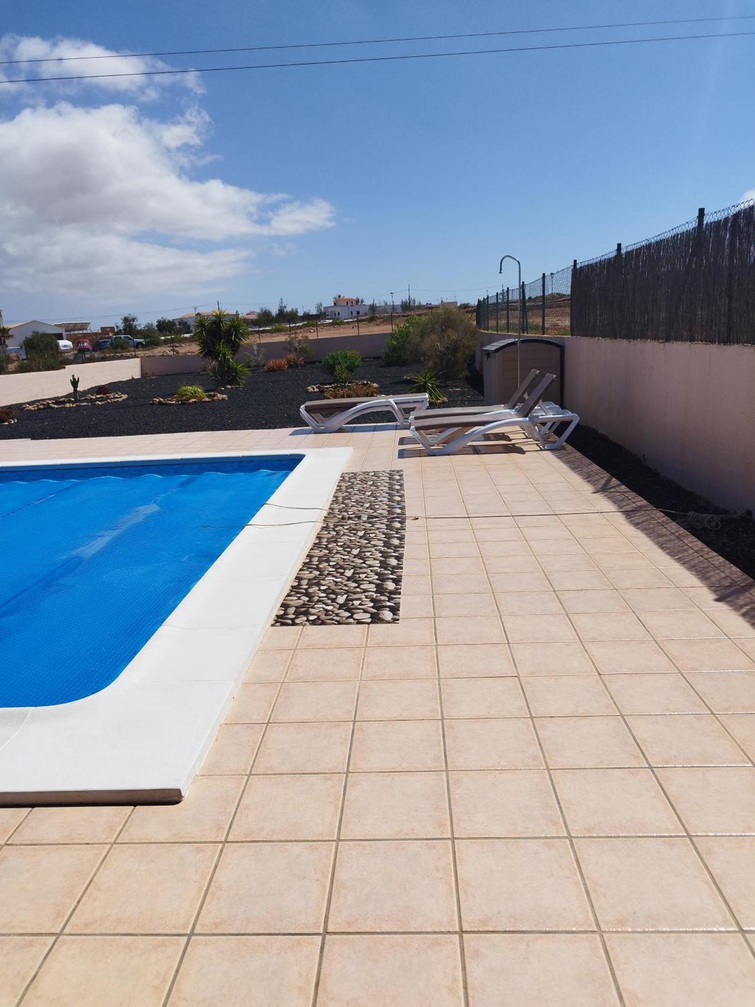 Villa Casa Del Sol: Spacious 3-Bedroom with Private Solar-Heated Pool Triquivijate Exterior photo