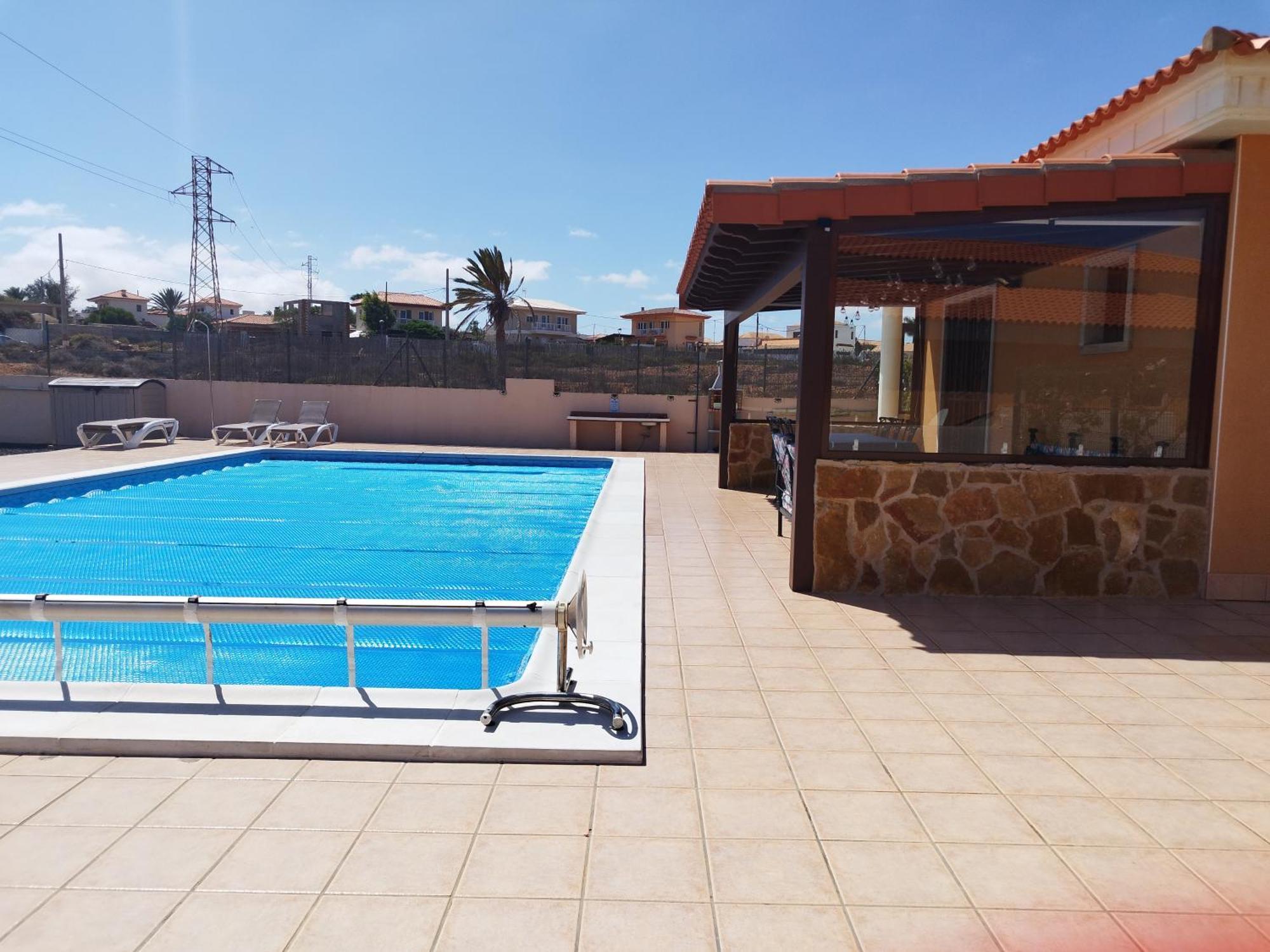 Villa Casa Del Sol: Spacious 3-Bedroom with Private Solar-Heated Pool Triquivijate Exterior photo