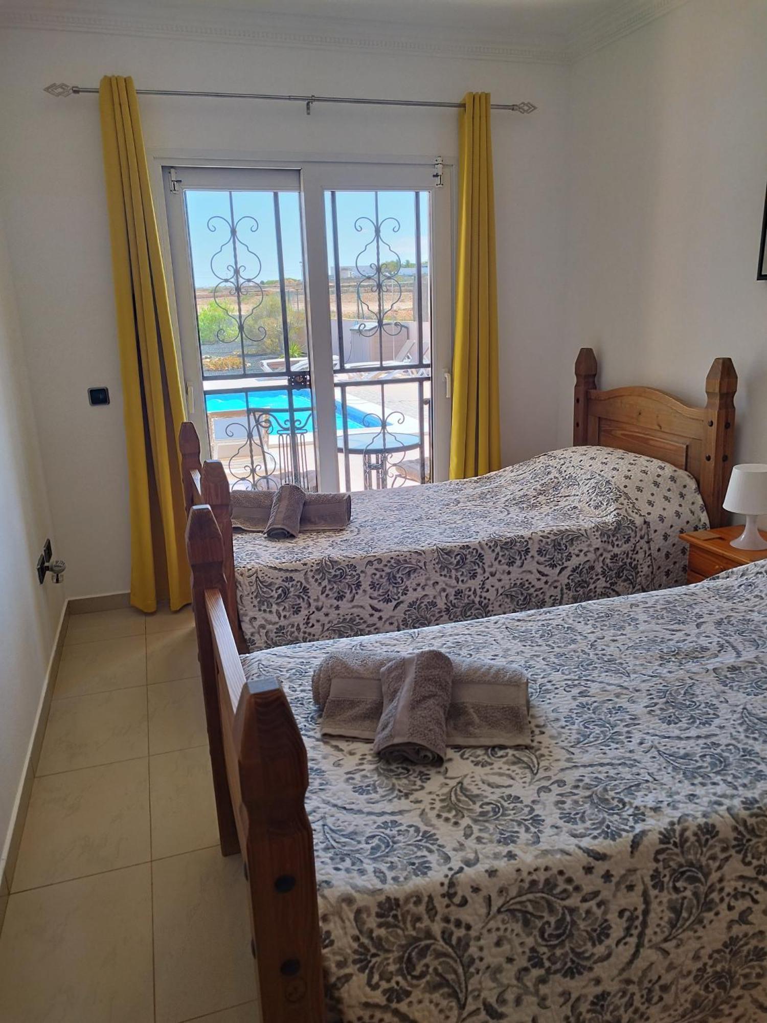 Villa Casa Del Sol: Spacious 3-Bedroom with Private Solar-Heated Pool Triquivijate Exterior photo