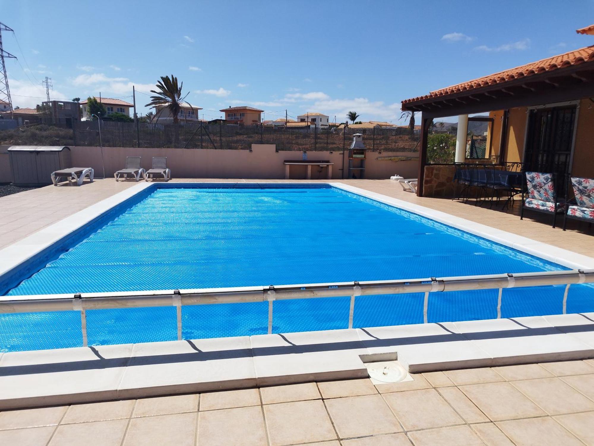 Villa Casa Del Sol: Spacious 3-Bedroom with Private Solar-Heated Pool Triquivijate Exterior photo