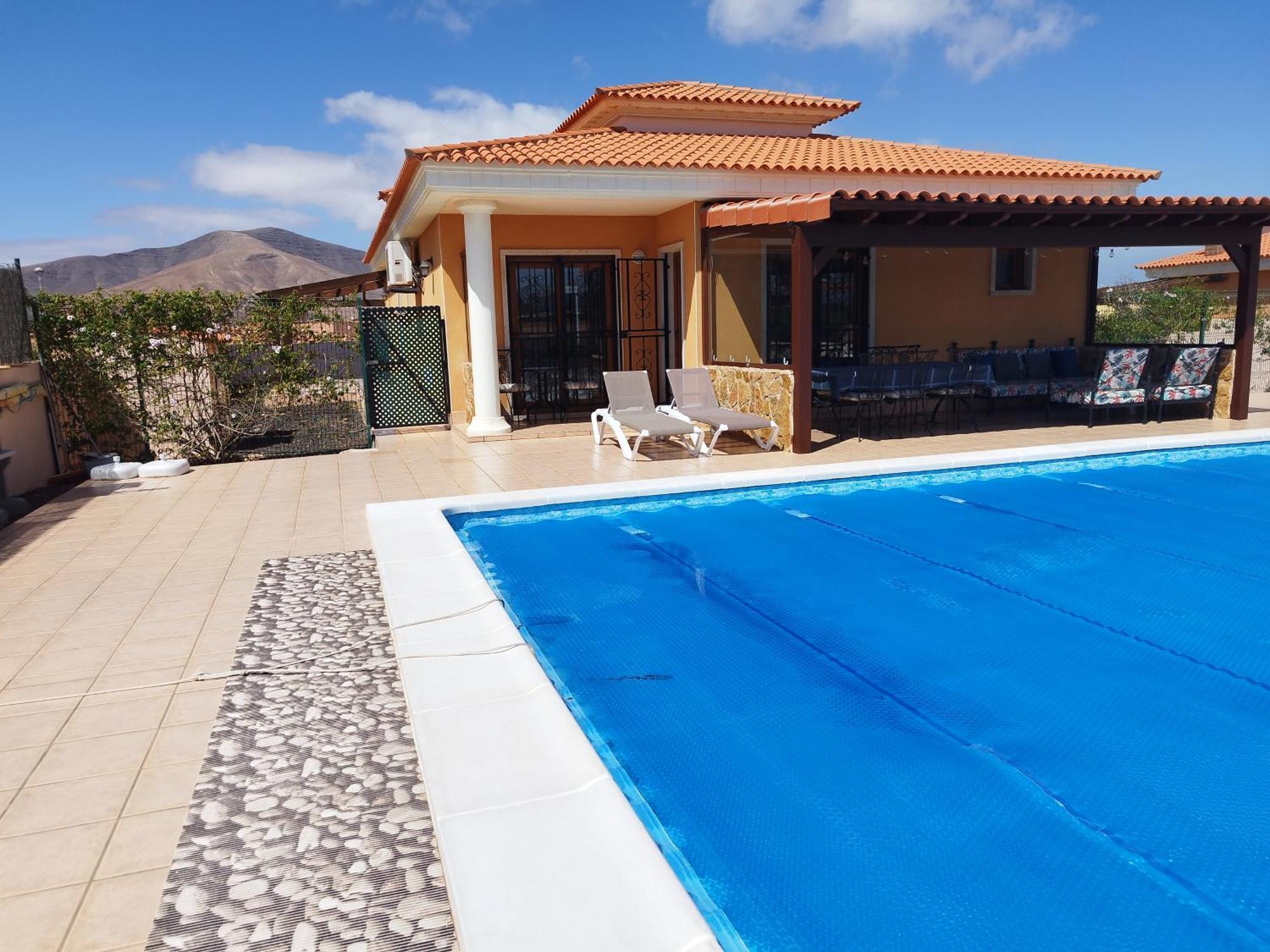 Villa Casa Del Sol: Spacious 3-Bedroom with Private Solar-Heated Pool Triquivijate Exterior photo